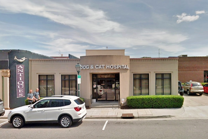 Exterior of Dog & Cat Hospital in Norfolk, VA